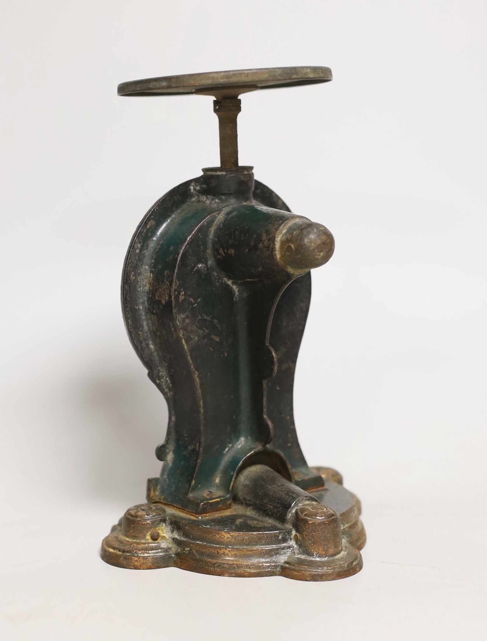 A set of Victorian letter scales, 18cm high